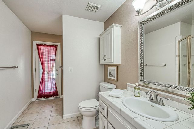 860 E Dartmouth Drive, Fresno, CA 93730