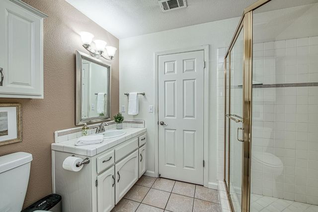 860 E Dartmouth Drive, Fresno, CA 93730