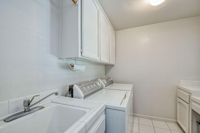 860 E Dartmouth Drive, Fresno, CA 93730