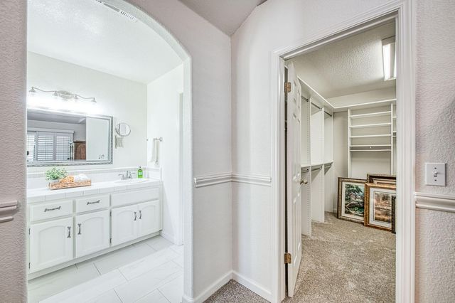 860 E Dartmouth Drive, Fresno, CA 93730