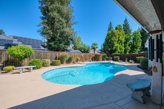 860 E Dartmouth Drive, Fresno, CA 93730