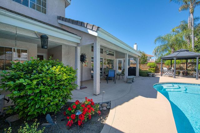 860 E Dartmouth Drive, Fresno, CA 93730