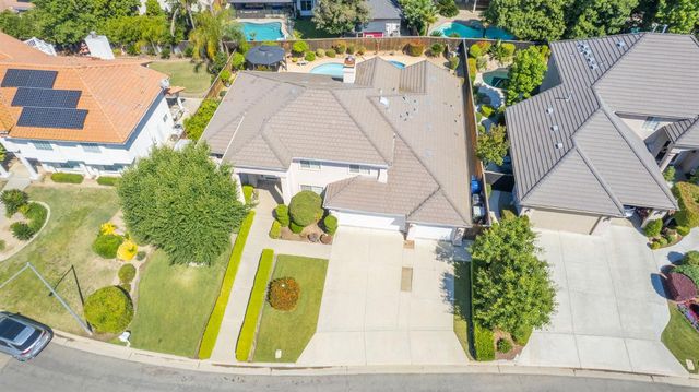 860 E Dartmouth Drive, Fresno, CA 93730