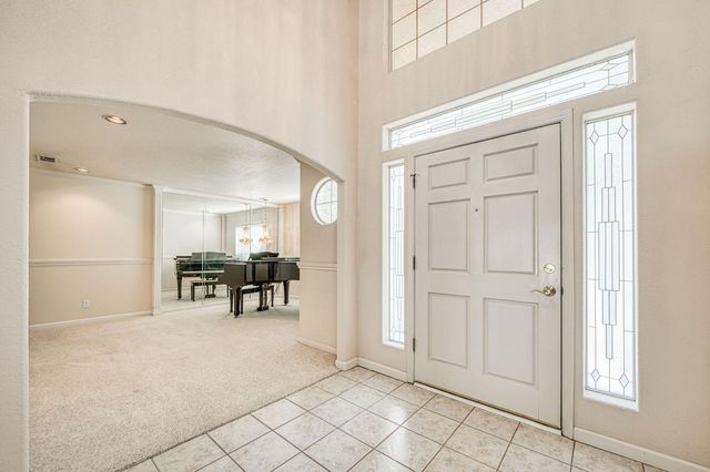 860 E Dartmouth Drive, Fresno, CA 93730
