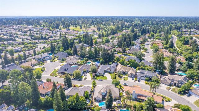 860 E Dartmouth Drive, Fresno, CA 93730