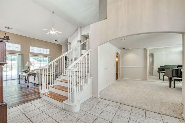 860 E Dartmouth Drive, Fresno, CA 93730