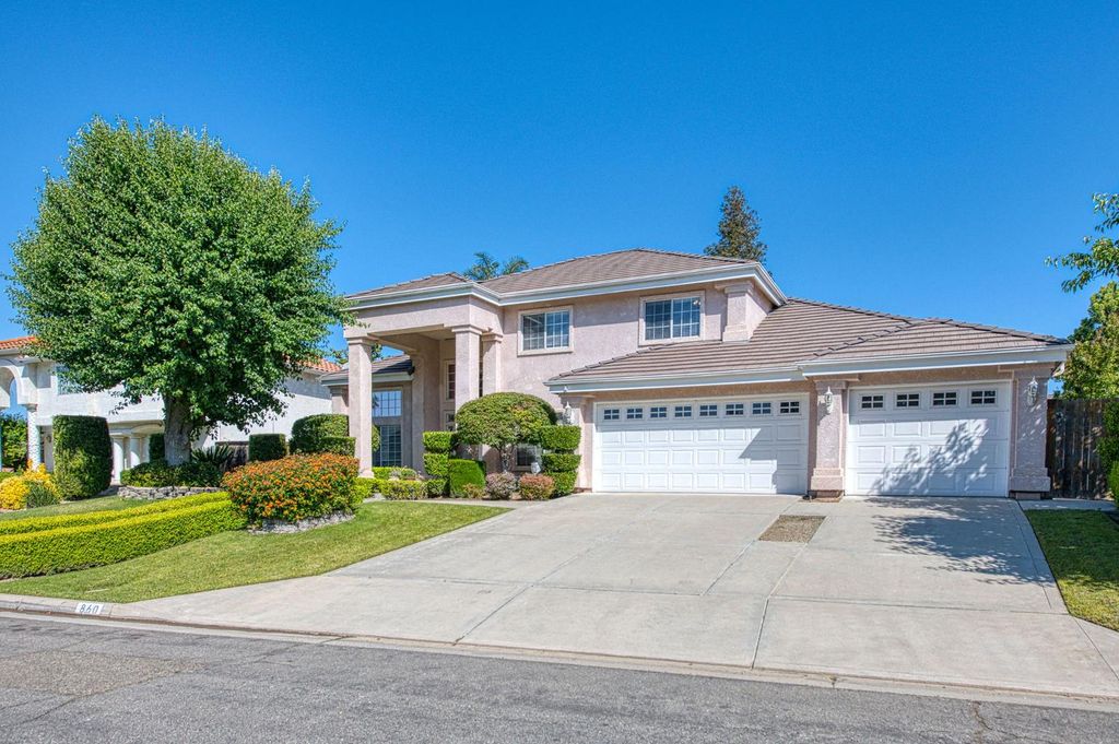 860 E Dartmouth Drive, Fresno, CA 93730