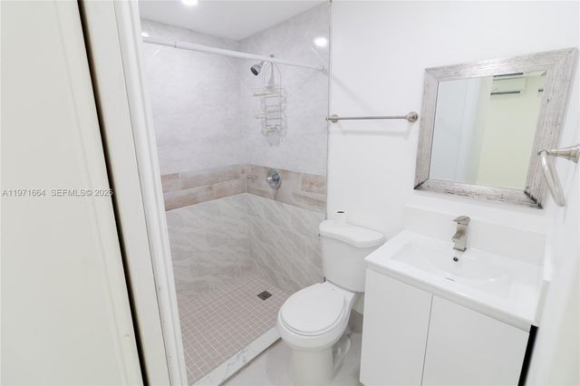 5803 Buchanan St, Hollywood, FL 33021