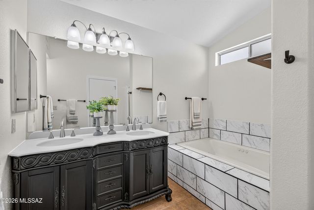 8837 S Desert Rainbow Drive, Tucson, AZ 85747