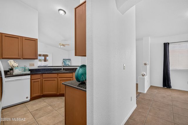 8837 S Desert Rainbow Drive, Tucson, AZ 85747
