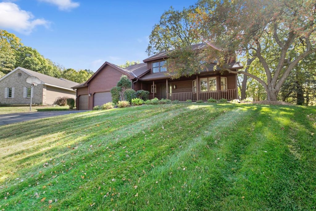 12044 Gantry Lane, Apple Valley, MN 55124