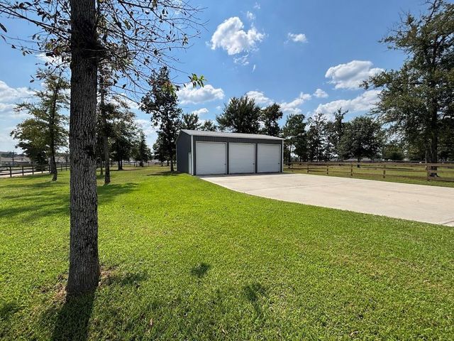 6263 Rolling Hills Road, Conroe, TX 77303