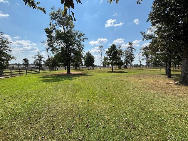 6263 Rolling Hills Road, Conroe, TX 77303