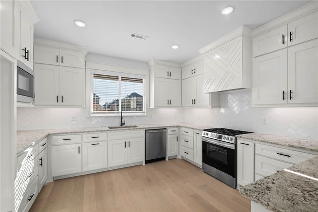 7004 High Meadow Boulevard, Bentonville, AR 72713