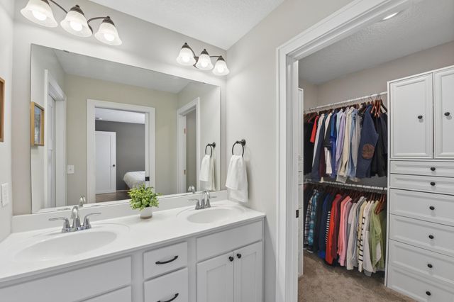 1100 Susan Lane, Roberts, WI 54023