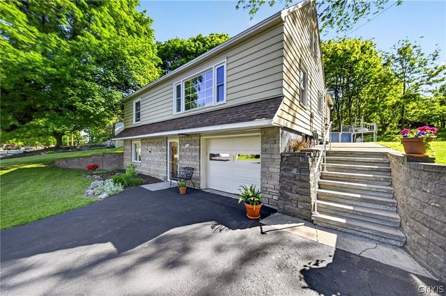 100 Fieldcrest Drive, Camillus, NY 13031