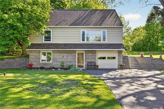 100 Fieldcrest Drive, Camillus, NY 13031