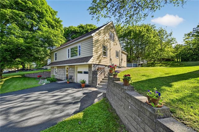 100 Fieldcrest Drive, Camillus, NY 13031