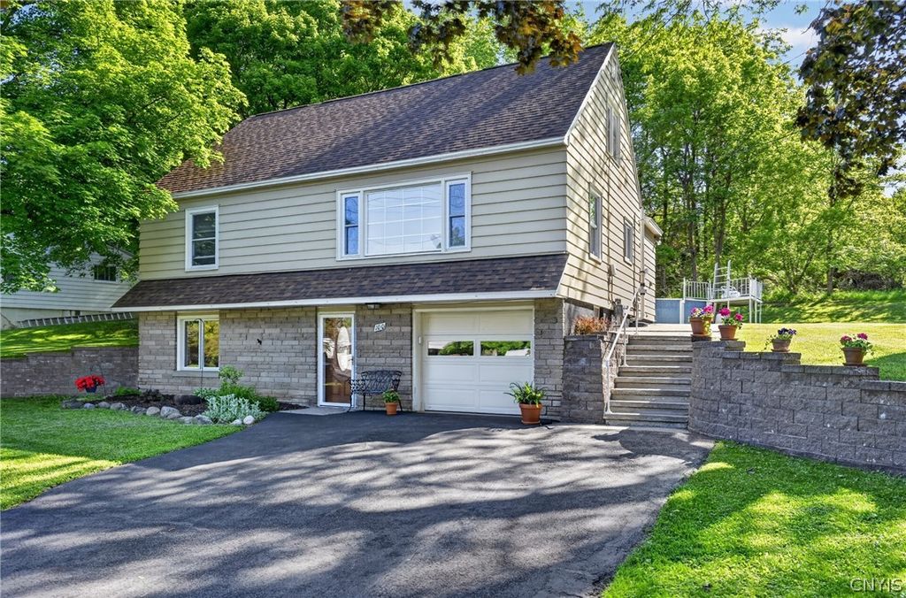 100 Fieldcrest Drive, Camillus, NY 13031