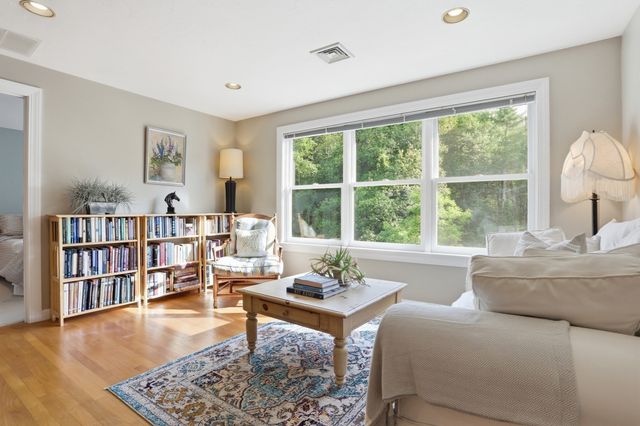 88 Esterbrook Rd, Acton, MA 01720