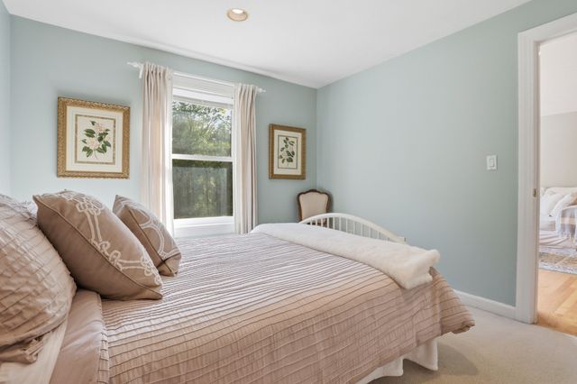 88 Esterbrook Rd, Acton, MA 01720