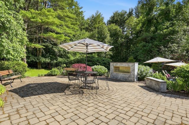 88 Esterbrook Rd, Acton, MA 01720