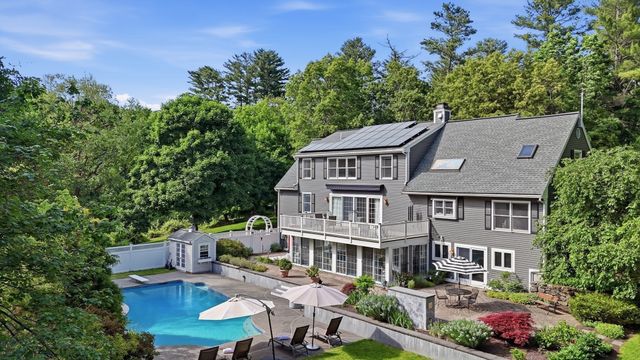 88 Esterbrook Rd, Acton, MA 01720