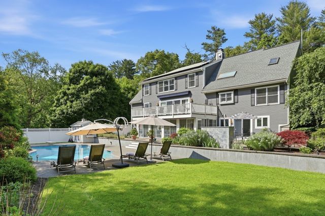 88 Esterbrook Rd, Acton, MA 01720