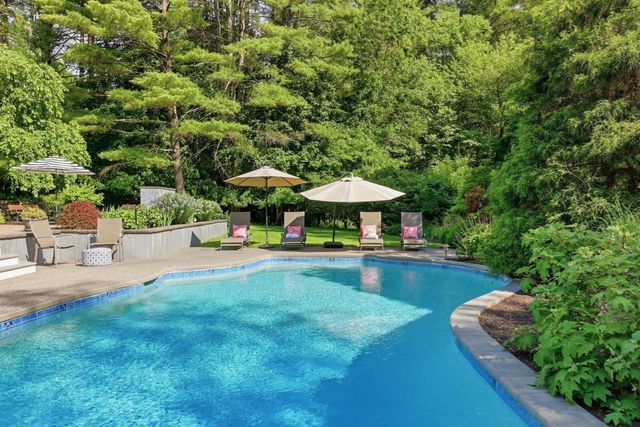 88 Esterbrook Rd, Acton, MA 01720
