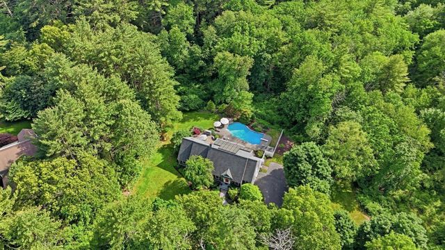 88 Esterbrook Rd, Acton, MA 01720