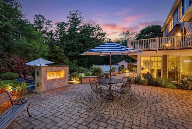 88 Esterbrook Rd, Acton, MA 01720