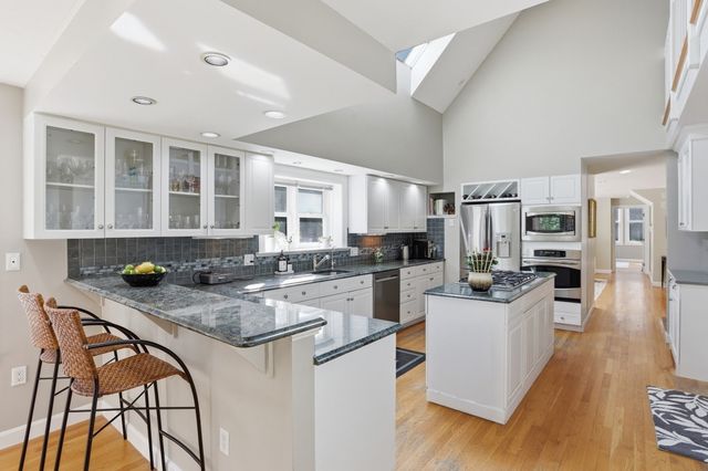 88 Esterbrook Rd, Acton, MA 01720