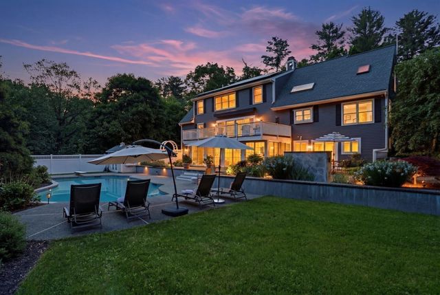 88 Esterbrook Rd, Acton, MA 01720