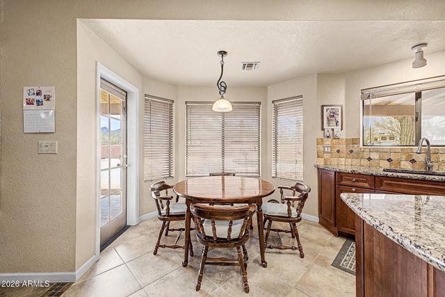 39949 N CENTRAL Avenue, Phoenix, AZ 85086
