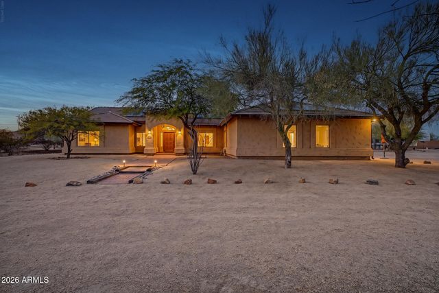 39949 N CENTRAL Avenue, Phoenix, AZ 85086
