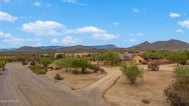 39949 N CENTRAL Avenue, Phoenix, AZ 85086