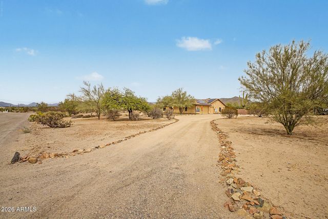 39949 N CENTRAL Avenue, Phoenix, AZ 85086