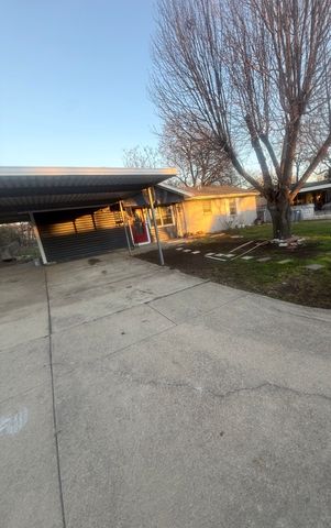 3736 Earle Drive, Haltom City, TX 76117