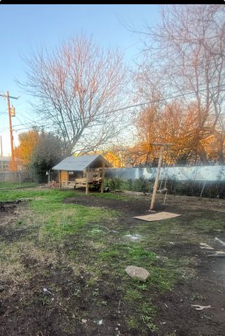 3736 Earle Drive, Haltom City, TX 76117