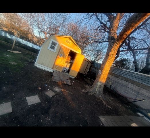 3736 Earle Drive, Haltom City, TX 76117