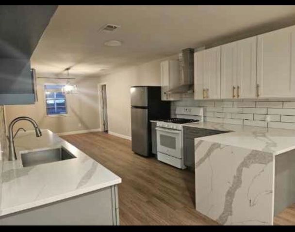 3736 Earle Drive, Haltom City, TX 76117