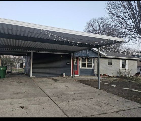 3736 Earle Drive, Haltom City, TX 76117