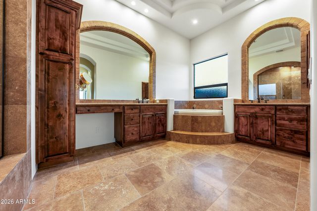 9433 E MONUMENT Drive, Scottsdale, AZ 85262