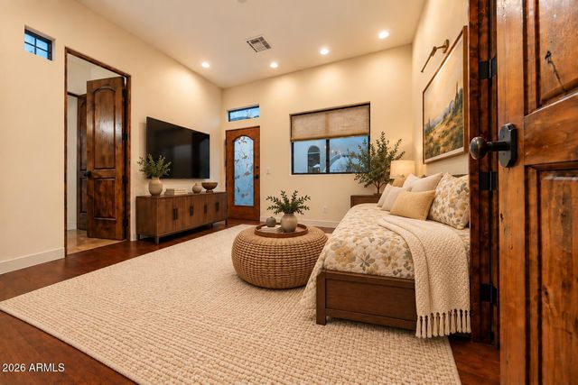 9433 E MONUMENT Drive, Scottsdale, AZ 85262