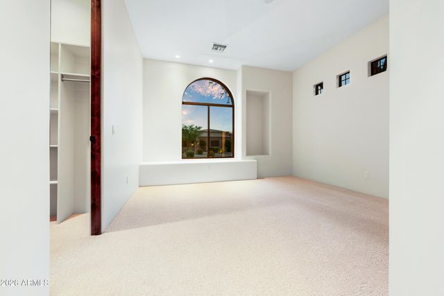 9433 E MONUMENT Drive, Scottsdale, AZ 85262