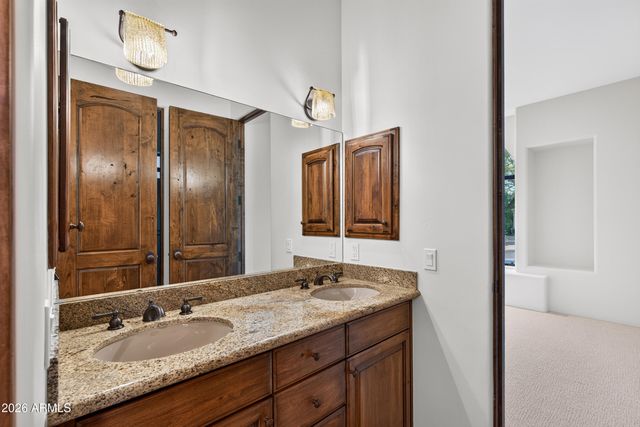 9433 E MONUMENT Drive, Scottsdale, AZ 85262