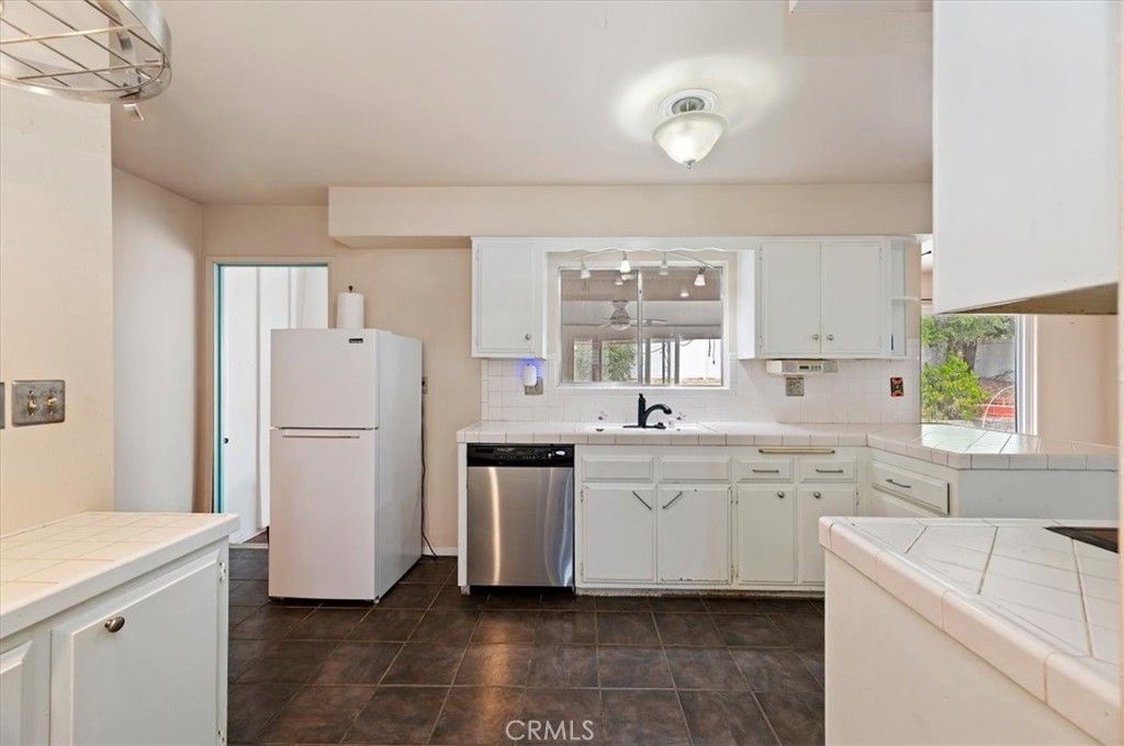 Image 10 of property listing at 27190 Pinehurst, Menifee, CA 92586