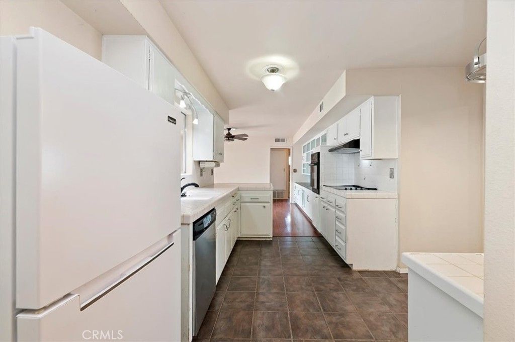 Image 11 of property listing at 27190 Pinehurst, Menifee, CA 92586