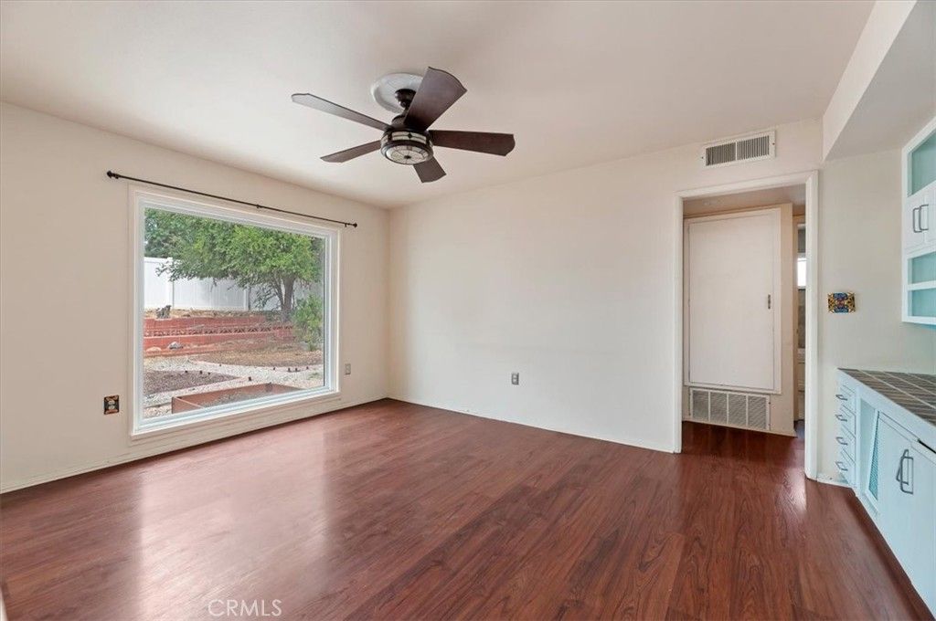 Image 16 of property listing at 27190 Pinehurst, Menifee, CA 92586