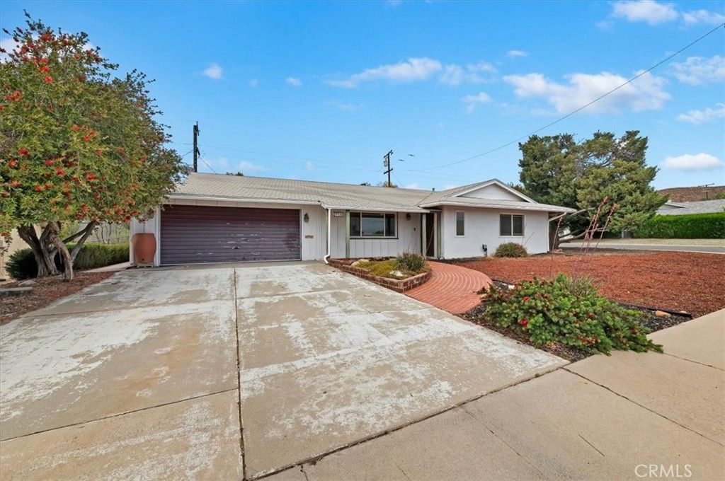 Image 2 of property listing at 27190 Pinehurst, Menifee, CA 92586